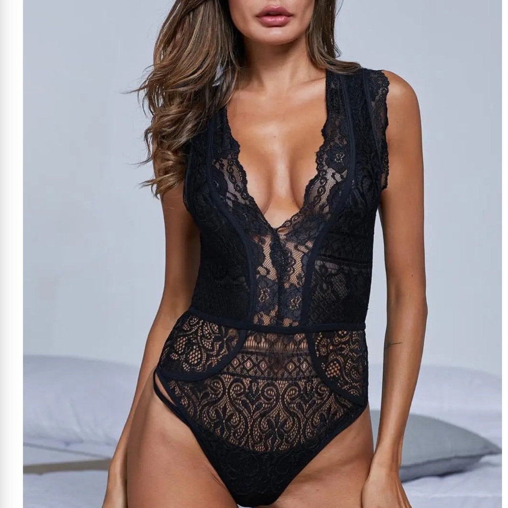 NWOT Black Lace Sleeveless Bodysuit